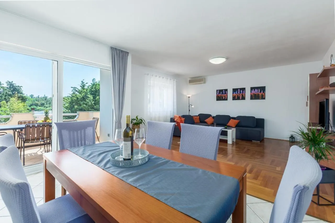 Apartments Emil Pula