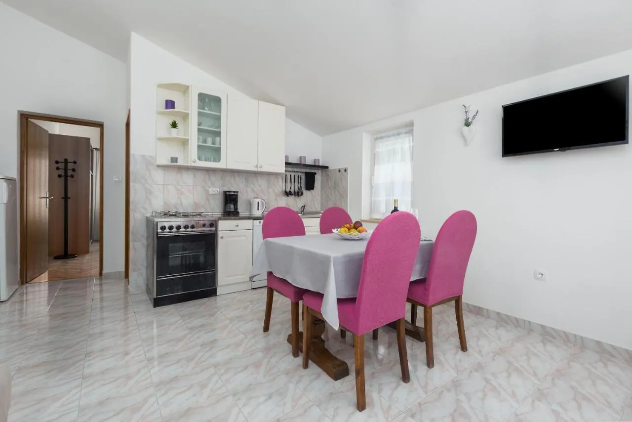 Apartments Emil Pula 0*,  Croatia